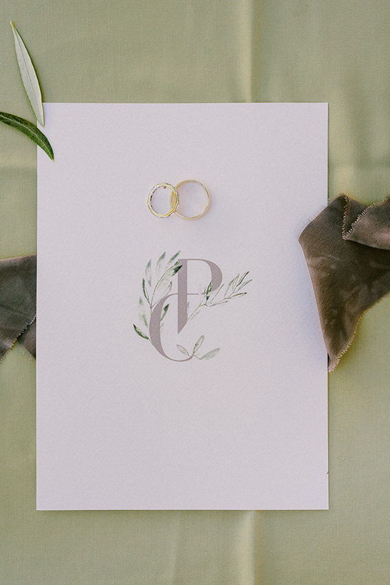 προσκλητήριο γάμου ελιά λογότυπο